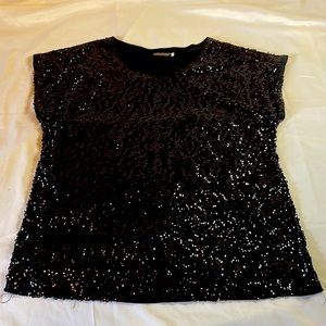 Beautiful sequence top. XXL.